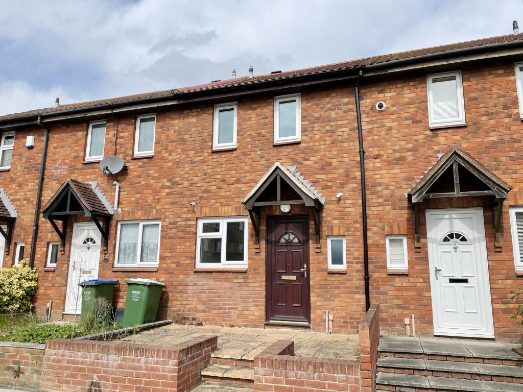 Lot: 6 - TERRACE HOUSE WITH INVESTMENT POTENTIAL - 